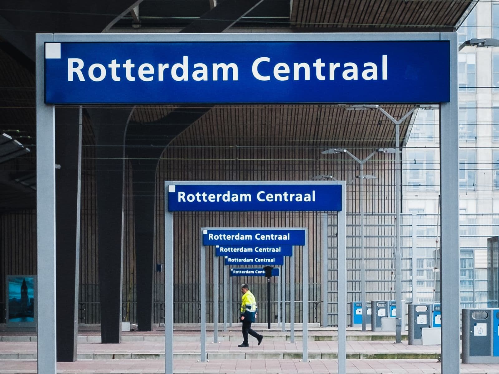 Rotterdam station bordjes