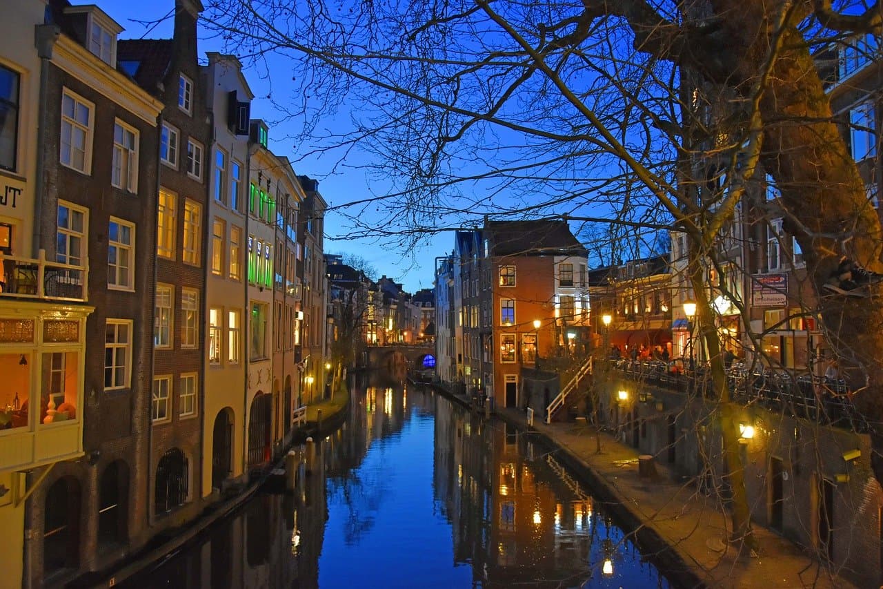 Utrecht nachtfoto bij de gracht