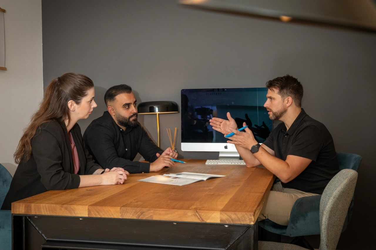 Marit Khasem en Jeroen in bespreking